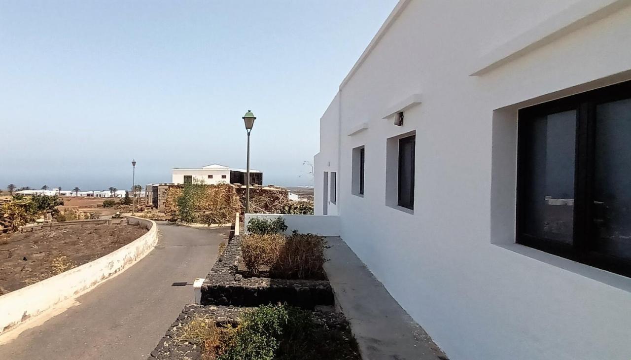 Apartamentos Falcon Tinajo Exterior photo