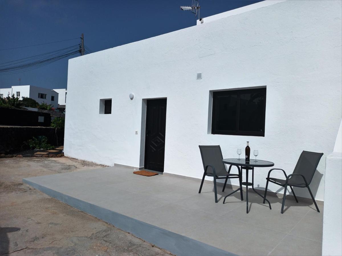 Apartamentos Falcon Tinajo Exterior photo