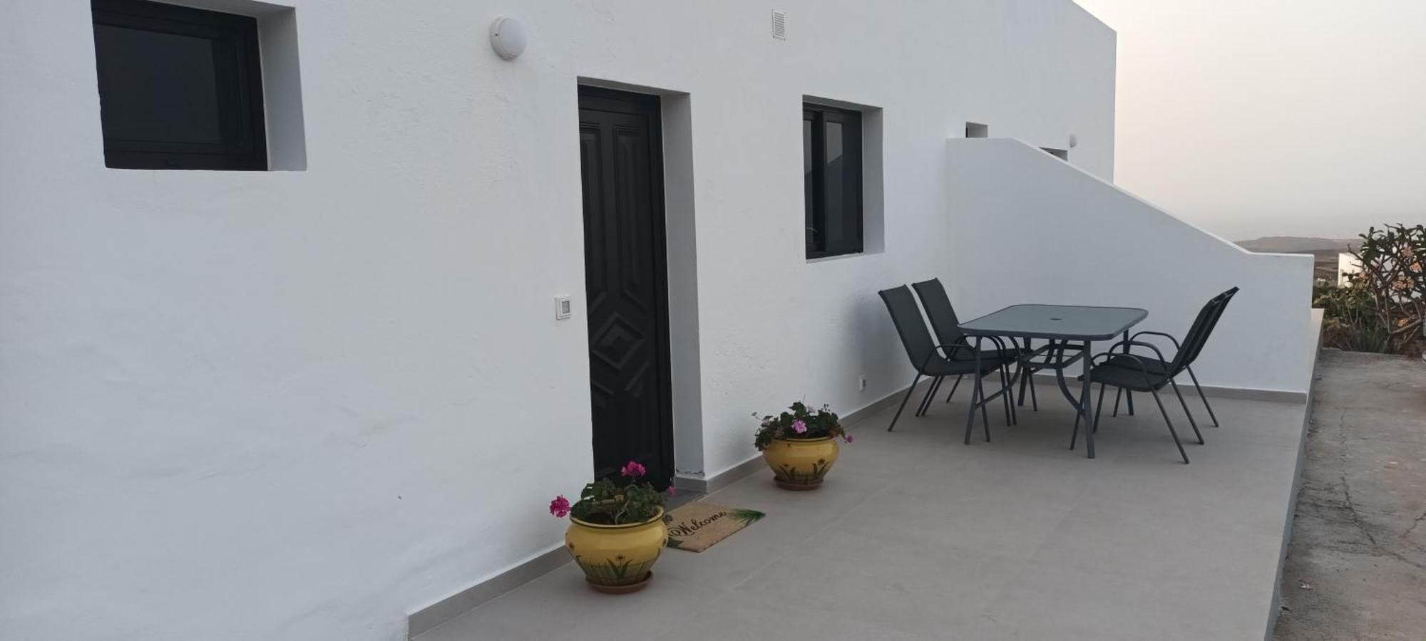 Apartamentos Falcon Tinajo Exterior photo